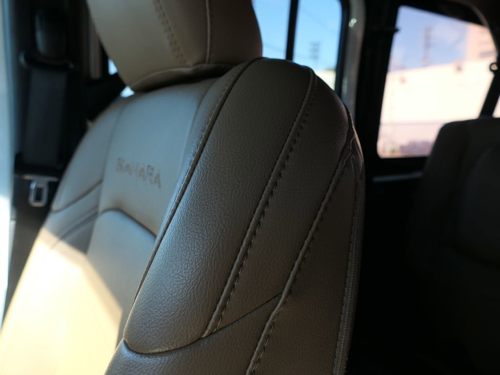 Used 2022 Jeep Wrangler Unlimited Sahara w/ Safety Group image 11