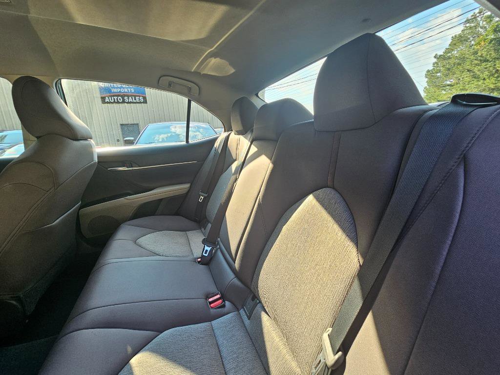 Used 2018 Toyota Camry LE image 27