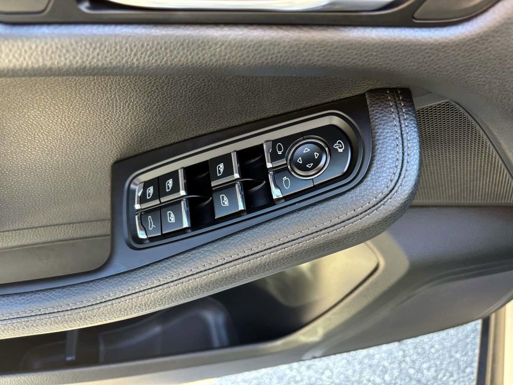 Certified 2024 Porsche Macan image 24