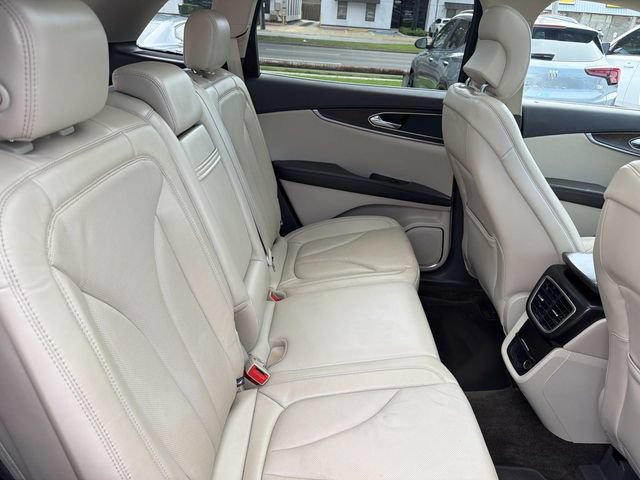Used 2016 Lincoln MKX Reserve w/ Cargo Utility Package FWD image 12