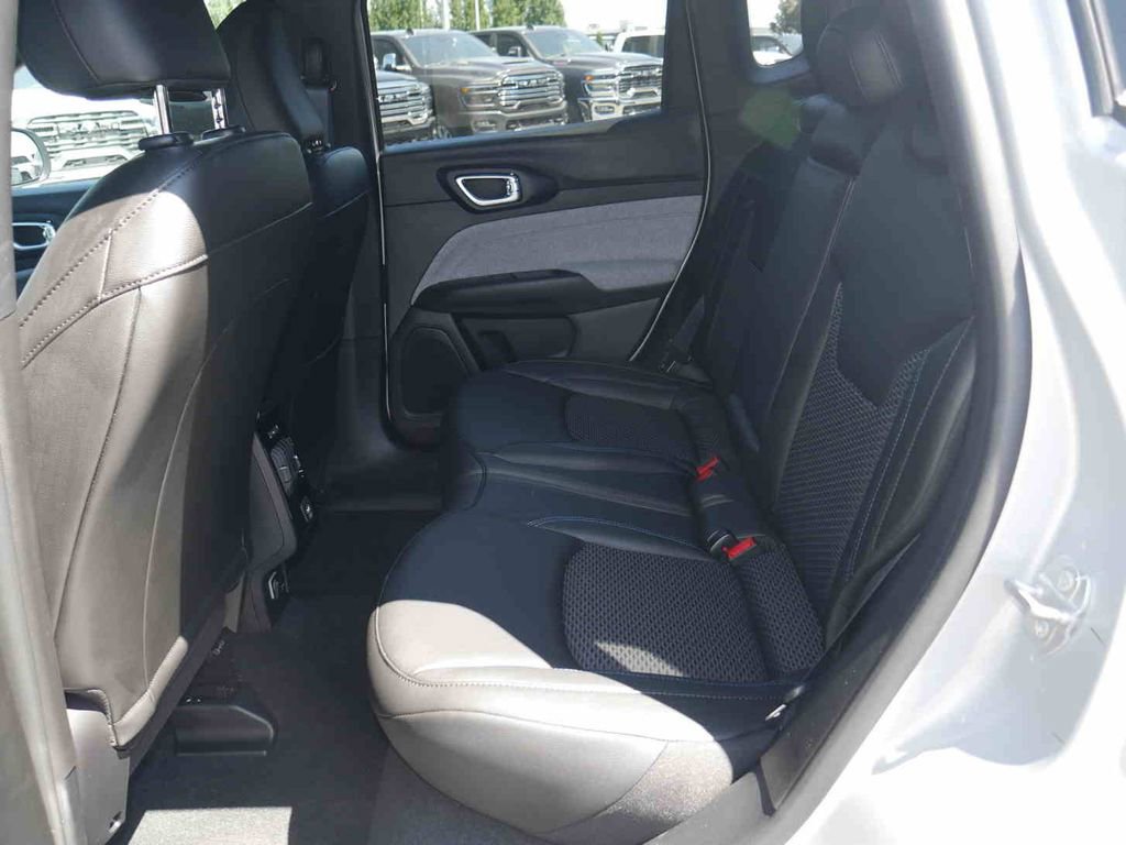 New 2025 Jeep Compass Latitude image 13