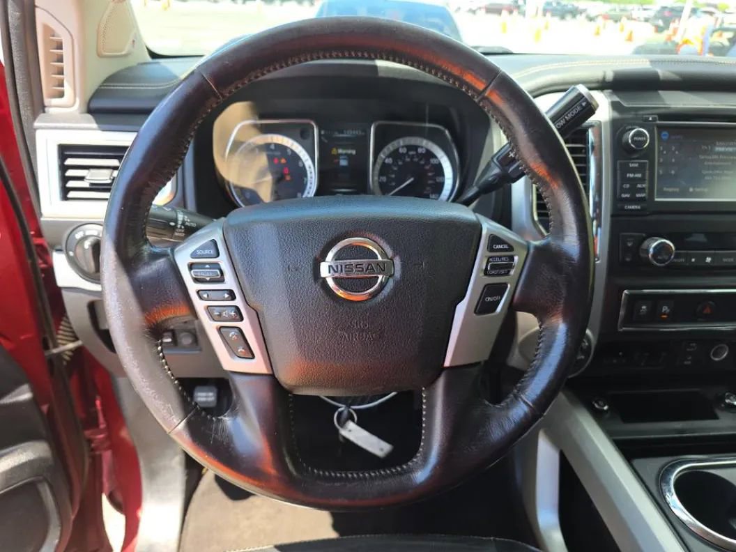 Used 2018 Nissan Titan PRO-4X w/ Pro-4x Convenience Package AWD/4WD image 12