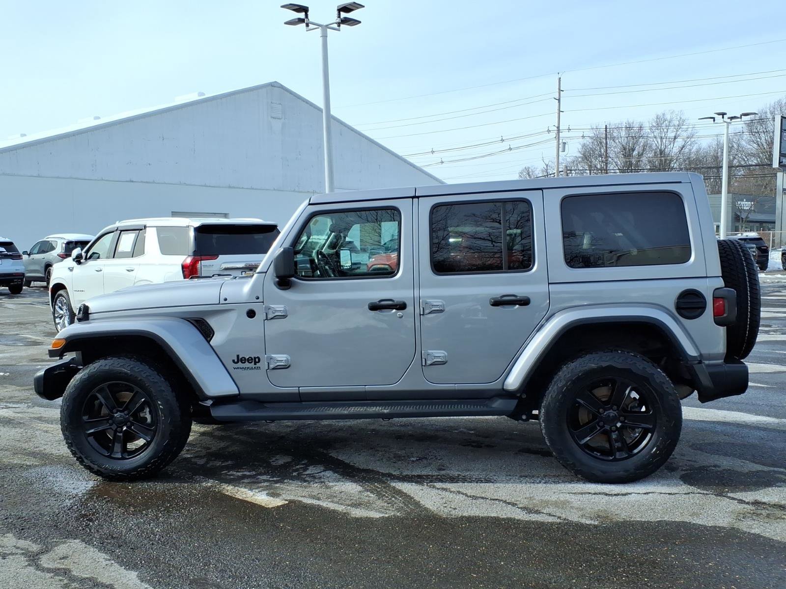 Used 2021 Jeep Wrangler Unlimited Sahara AWD/4WD image 4