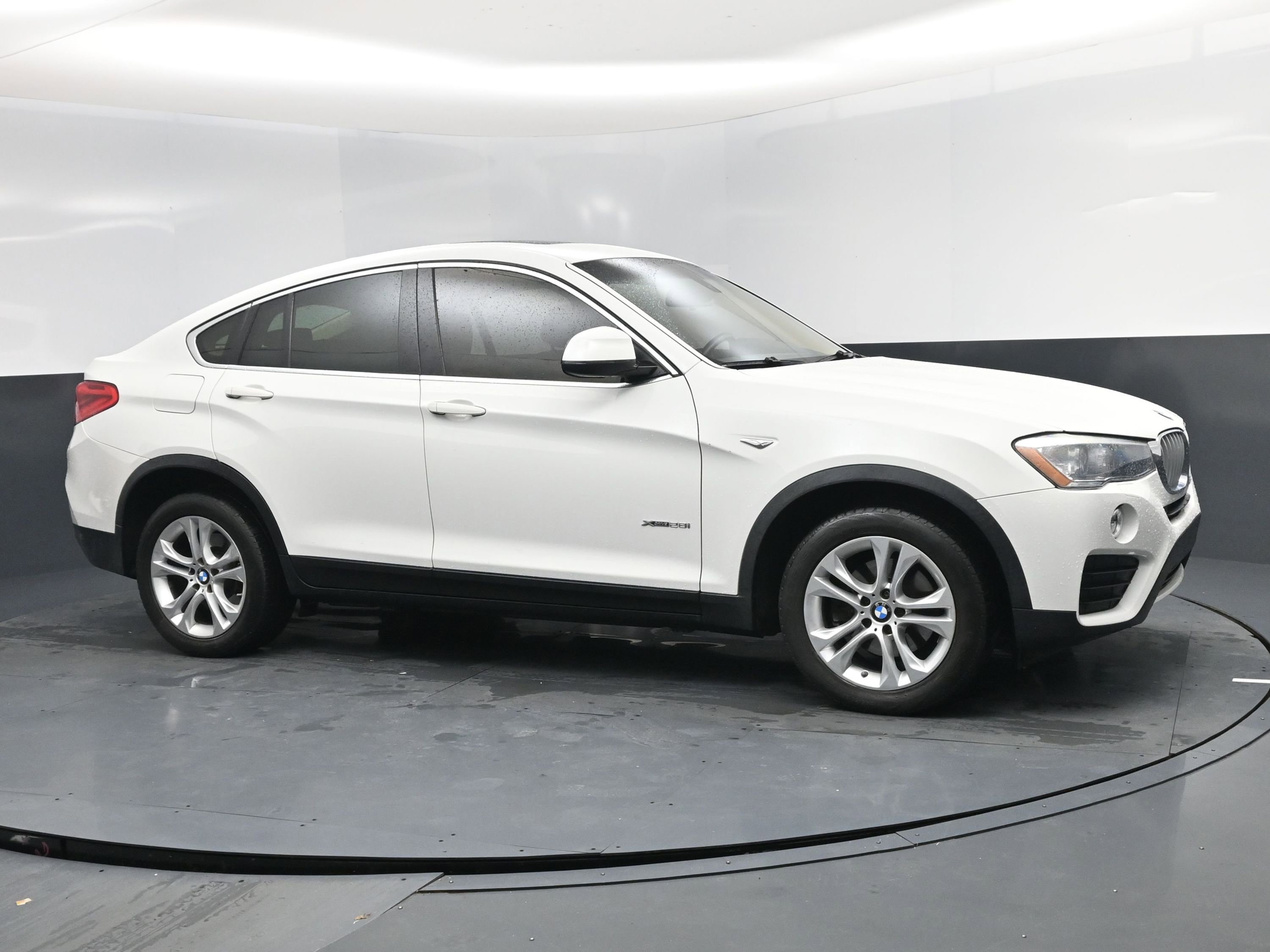 Used 2017 BMW X4 xDrive28i image 2