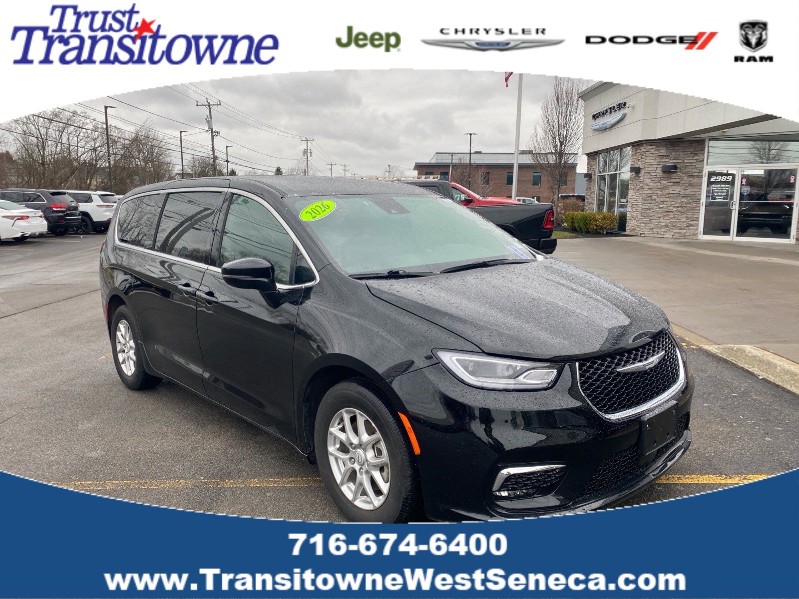 Used 2025 Chrysler Pacifica Select image 1