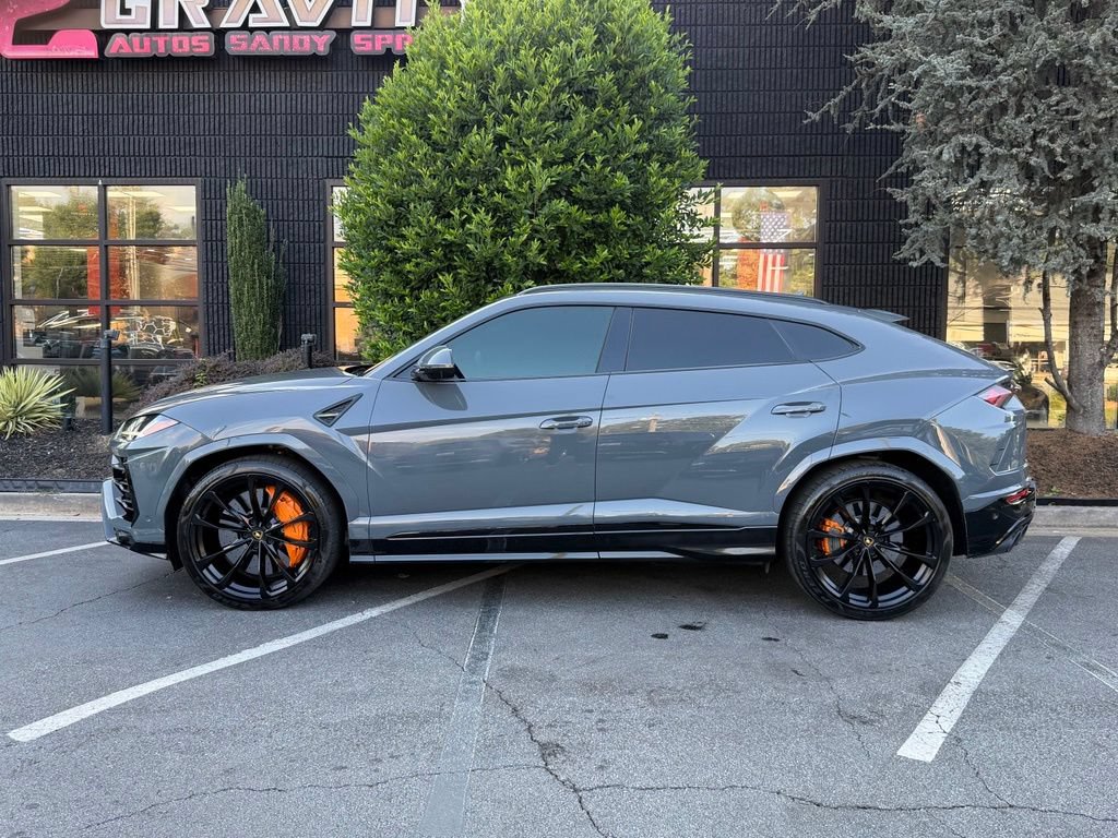 Used 2022 Lamborghini Urus AWD/4WD image 9