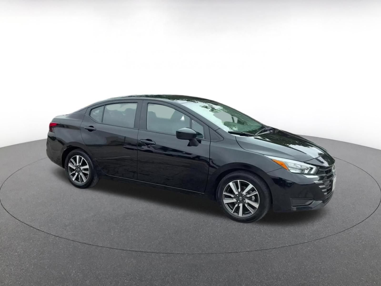 Used 2025 Nissan Versa SV FWD image 2