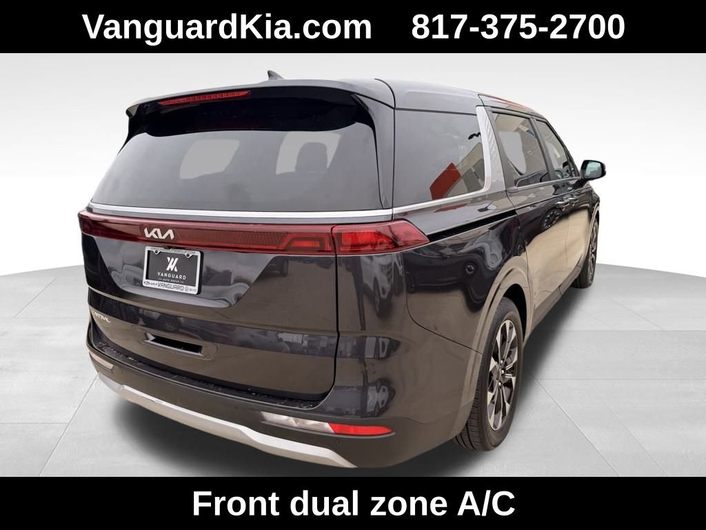 Used 2024 Kia Carnival EX image 4