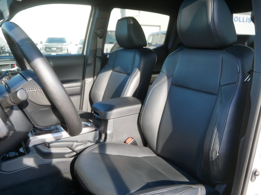 Used 2019 Toyota Tacoma Limited AWD/4WD image 12
