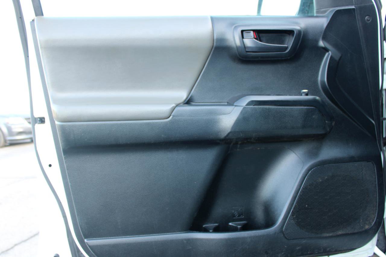 Used 2016 Toyota Tacoma SR image 14