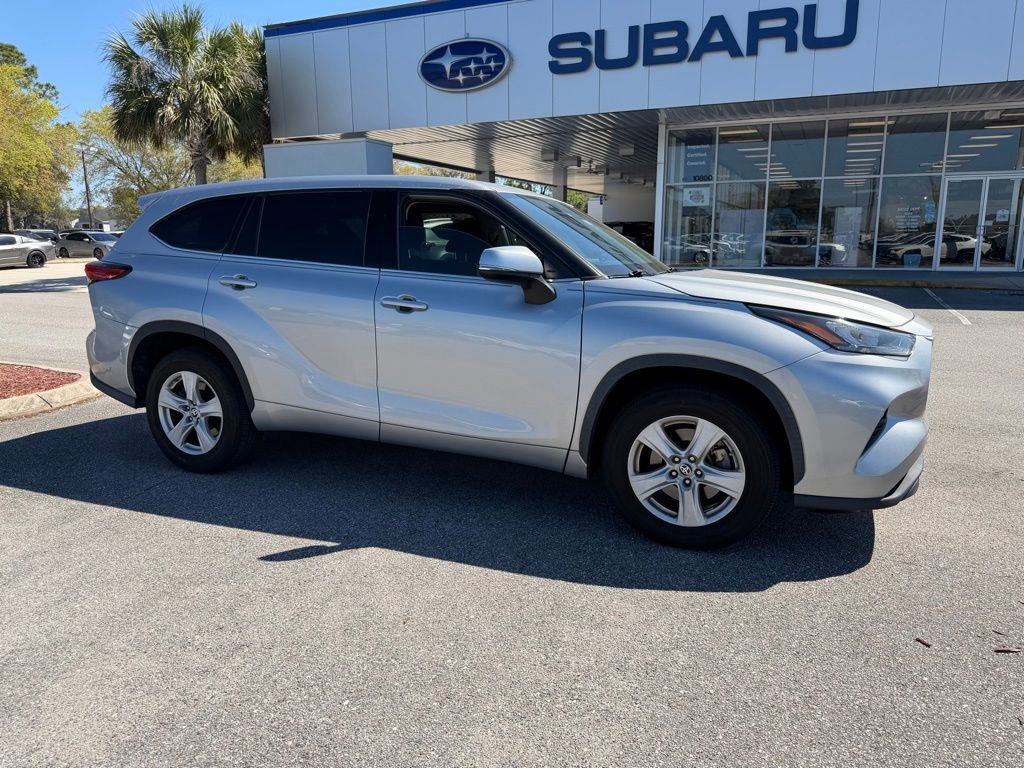 Used 2020 Toyota Highlander LE video 1