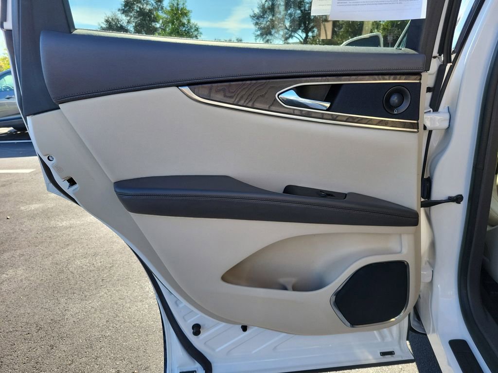 Used 2019 Lincoln Nautilus Reserve image 12