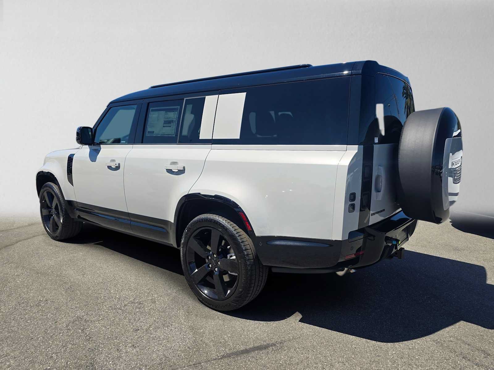 New 2026 Land Rover Defender 130 X-Dynamic SE AWD/4WD image 3