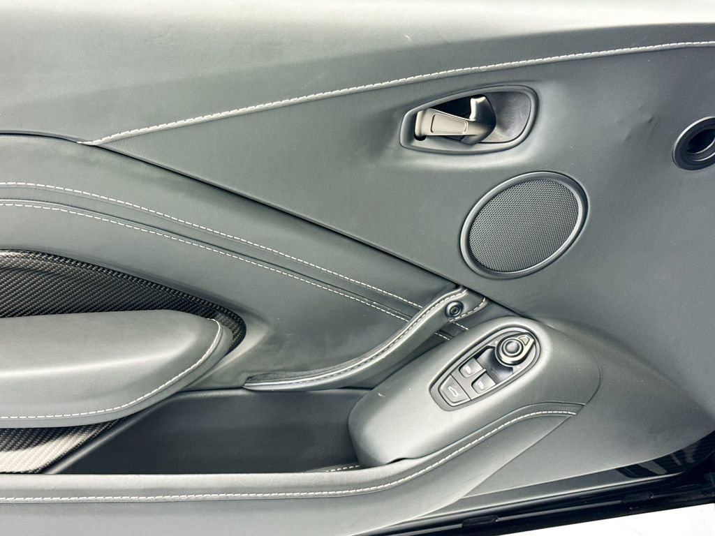 Used 2023 Aston Martin V12 Vantage image 22