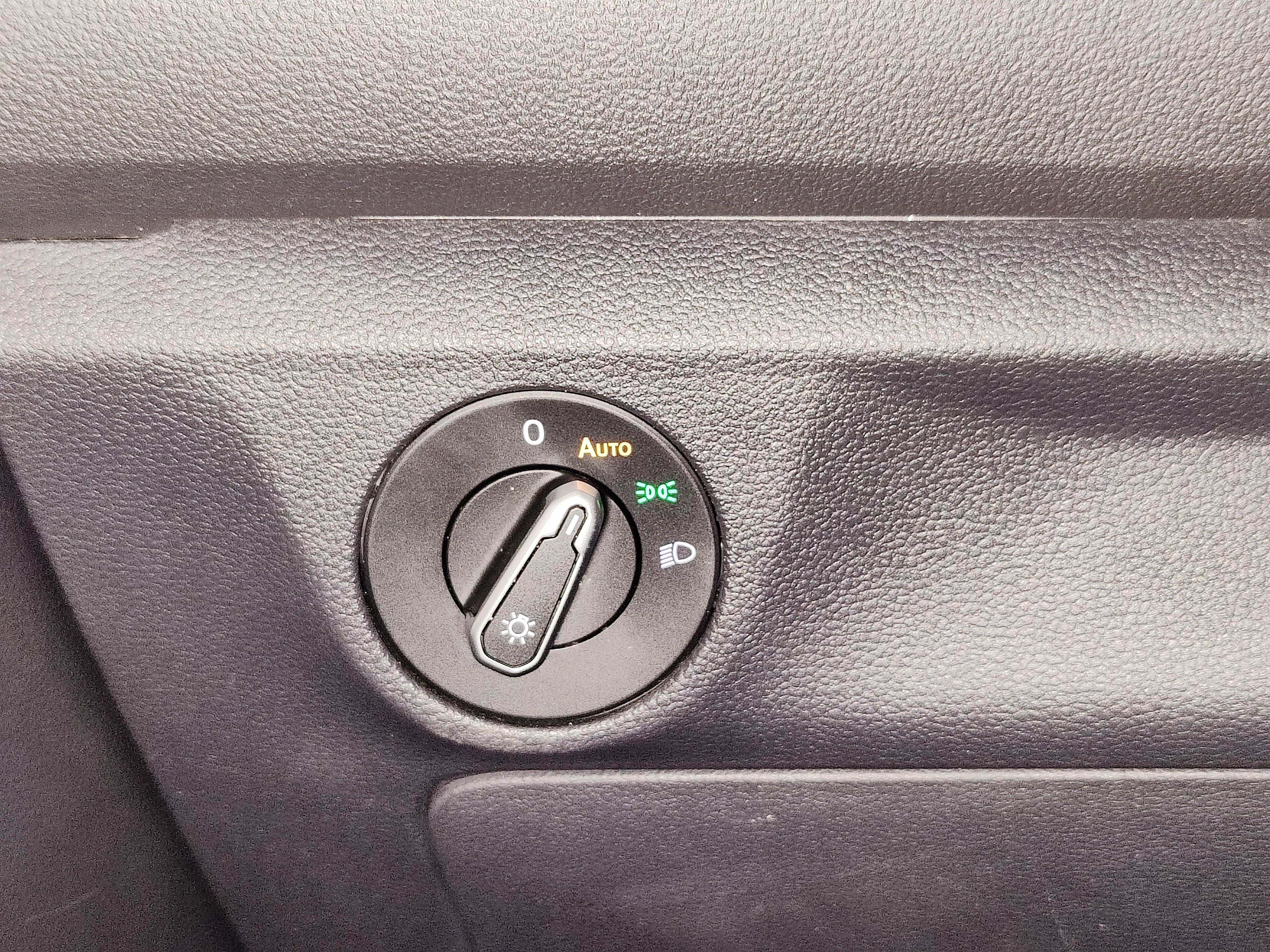 Used 2021 Volkswagen Jetta SE w/ SE Cold Weather Package image 27