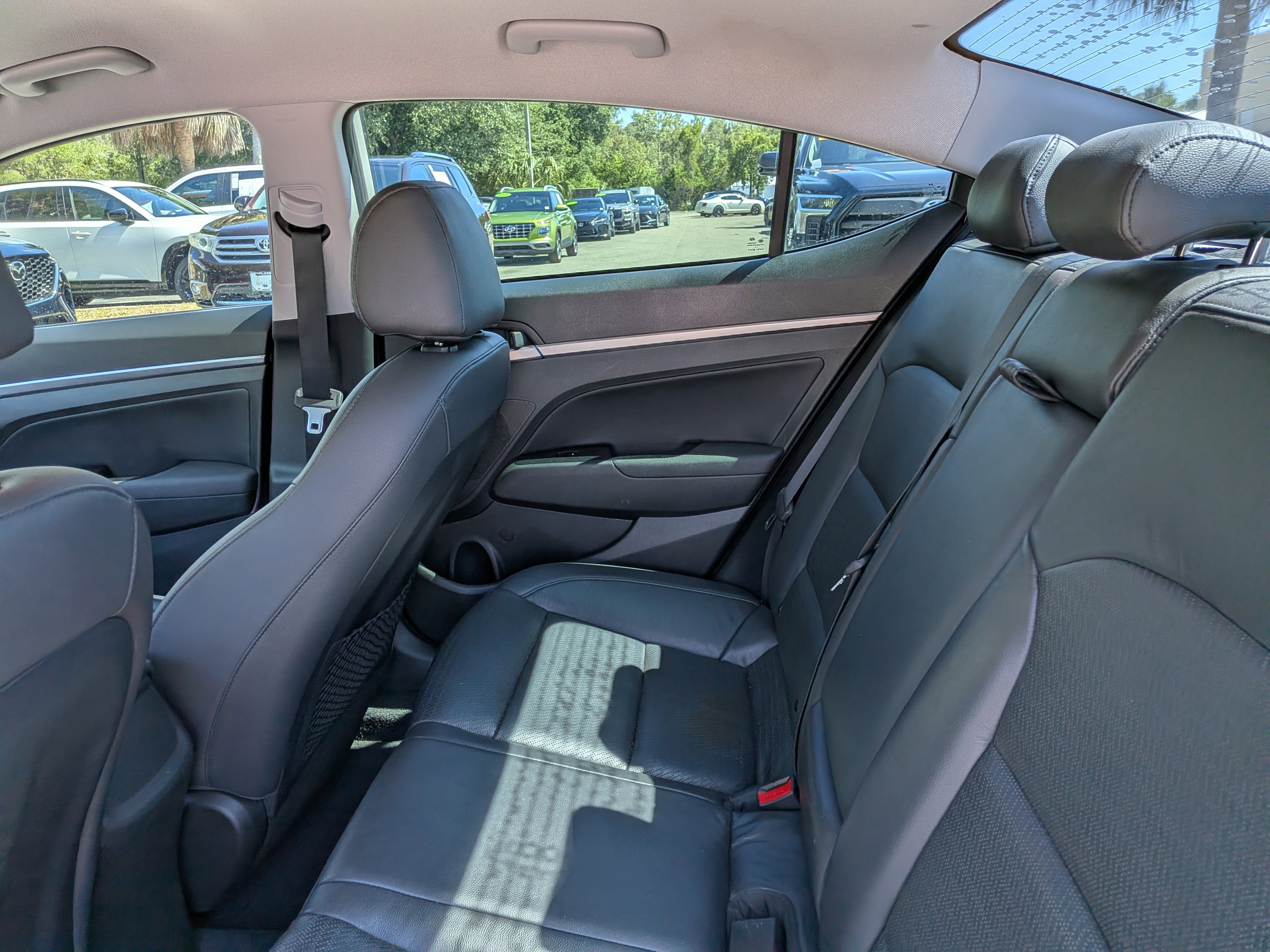 Used 2020 Hyundai Elantra Limited w/ Cargo Package (C1) FWD image 13