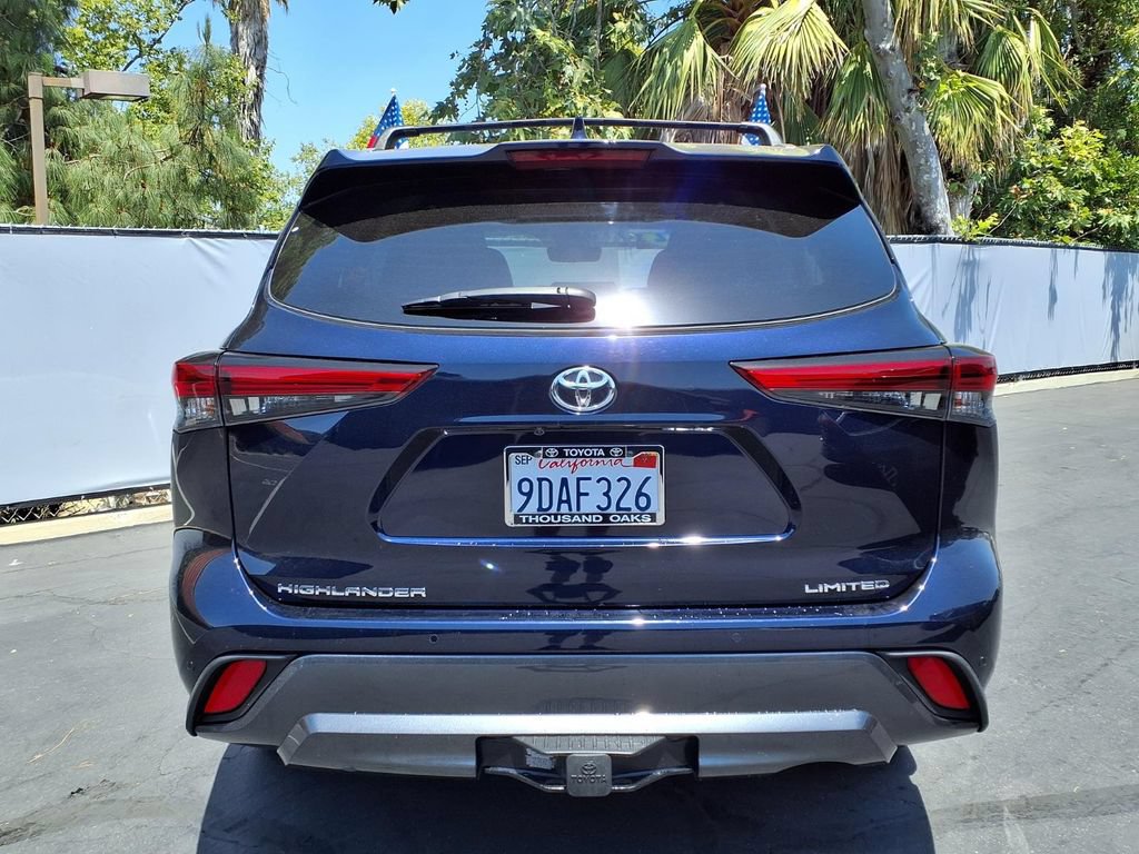 Used 2022 Toyota Highlander Limited FWD image 6