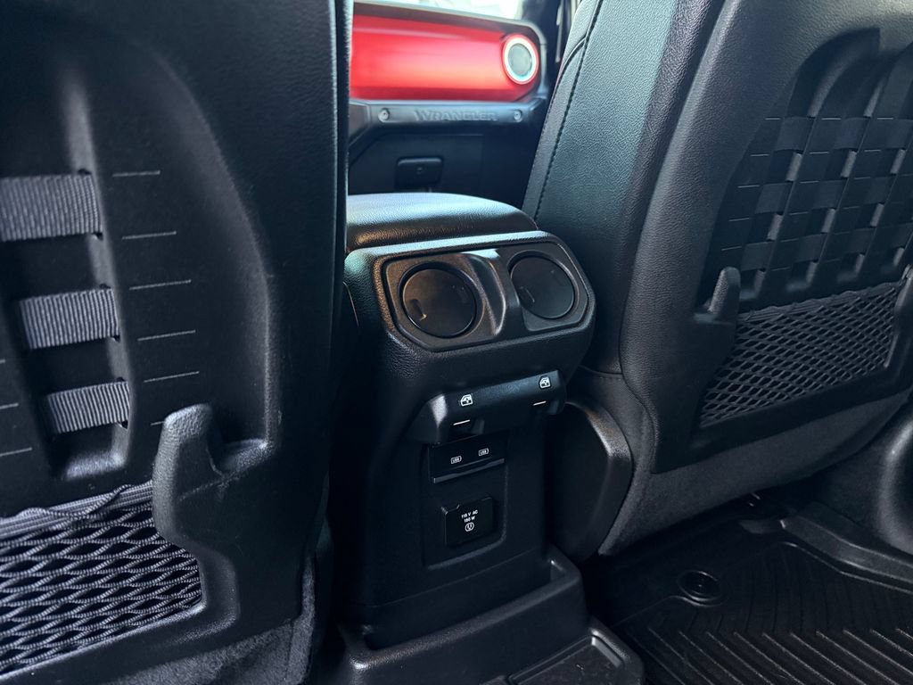 Used 2022 Jeep Wrangler Unlimited Rubicon w/ LED Lighting Group AWD/4WD image 36
