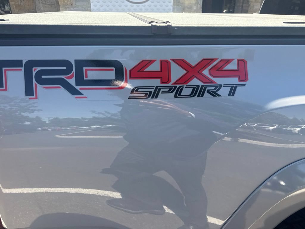 Used 2018 Toyota Tacoma TRD Sport w/ Technology Package AWD/4WD image 17