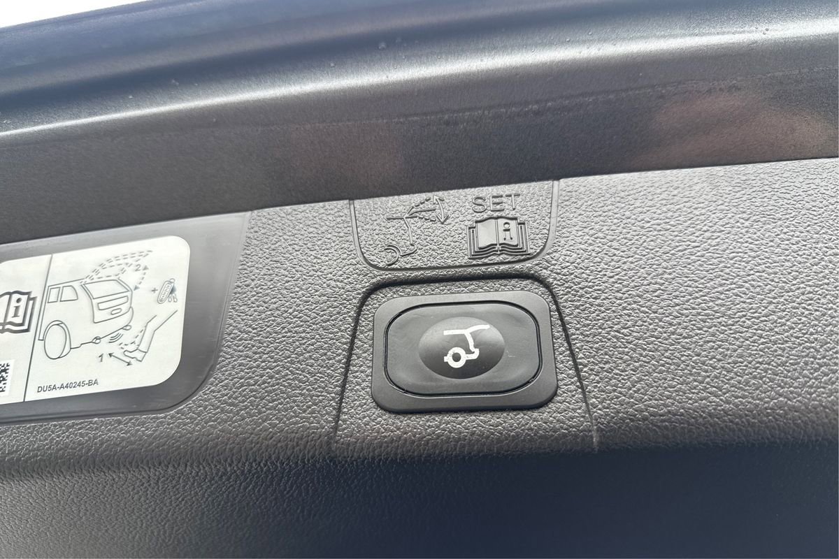 Used 2016 Ford C-MAX Energi SEL w/ Equipment Group 302A image 24