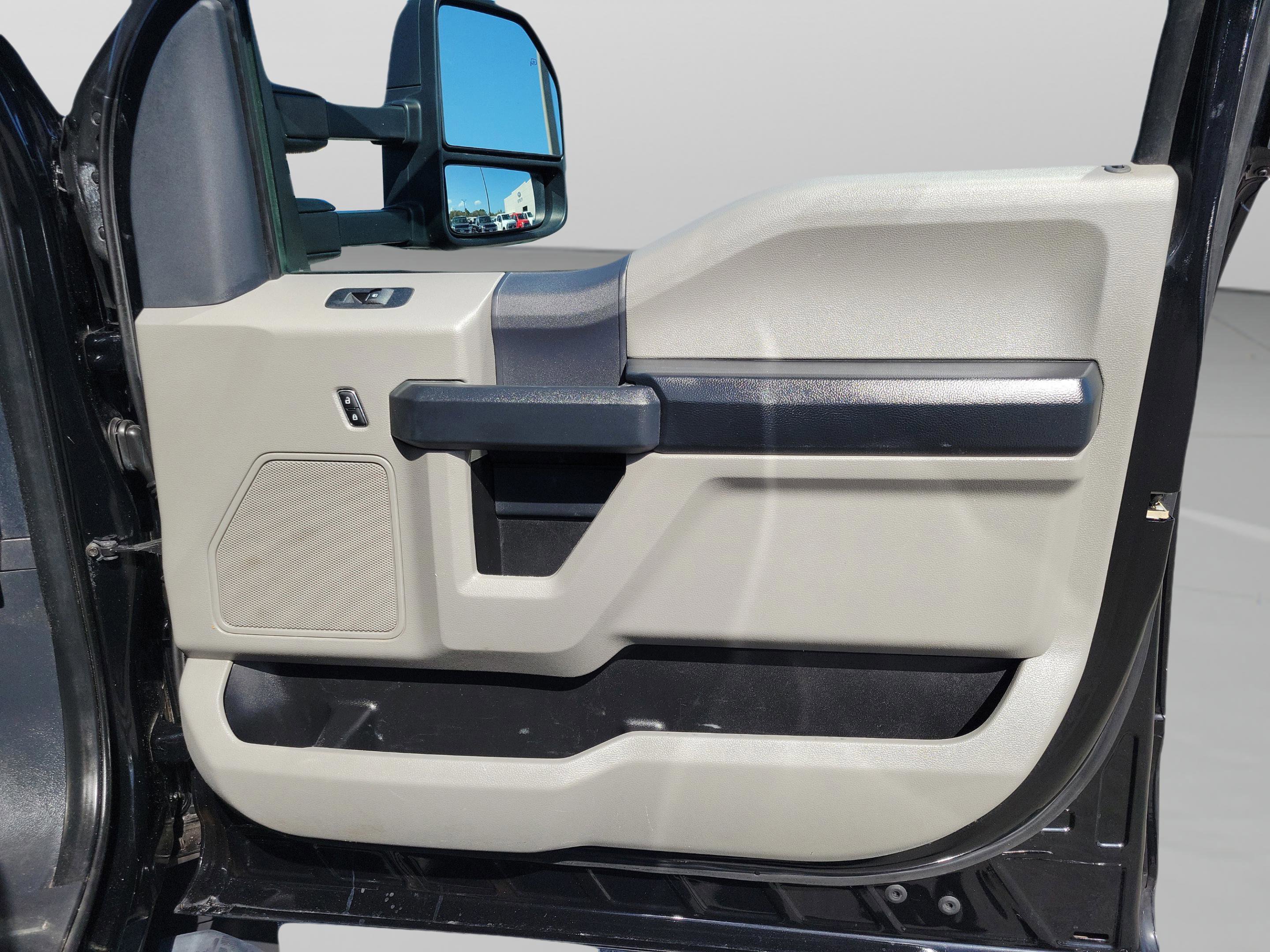 Certified 2022 Ford F350 XL w/ Power Equipment Group image 27