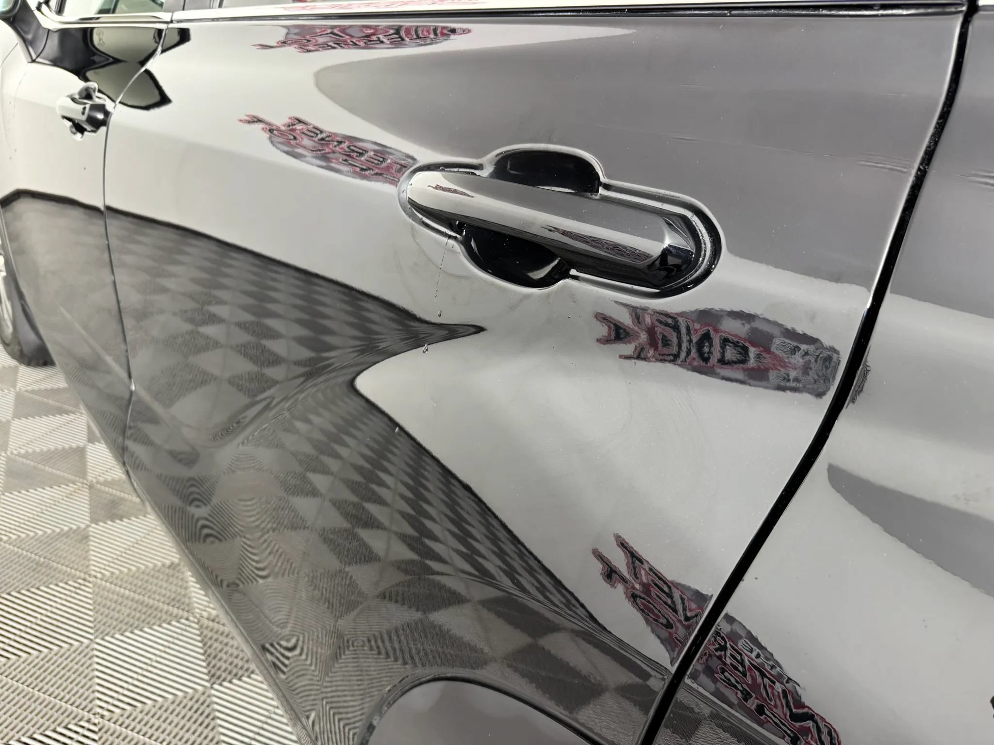 Used 2023 Toyota Highlander XLE AWD/4WD image 25