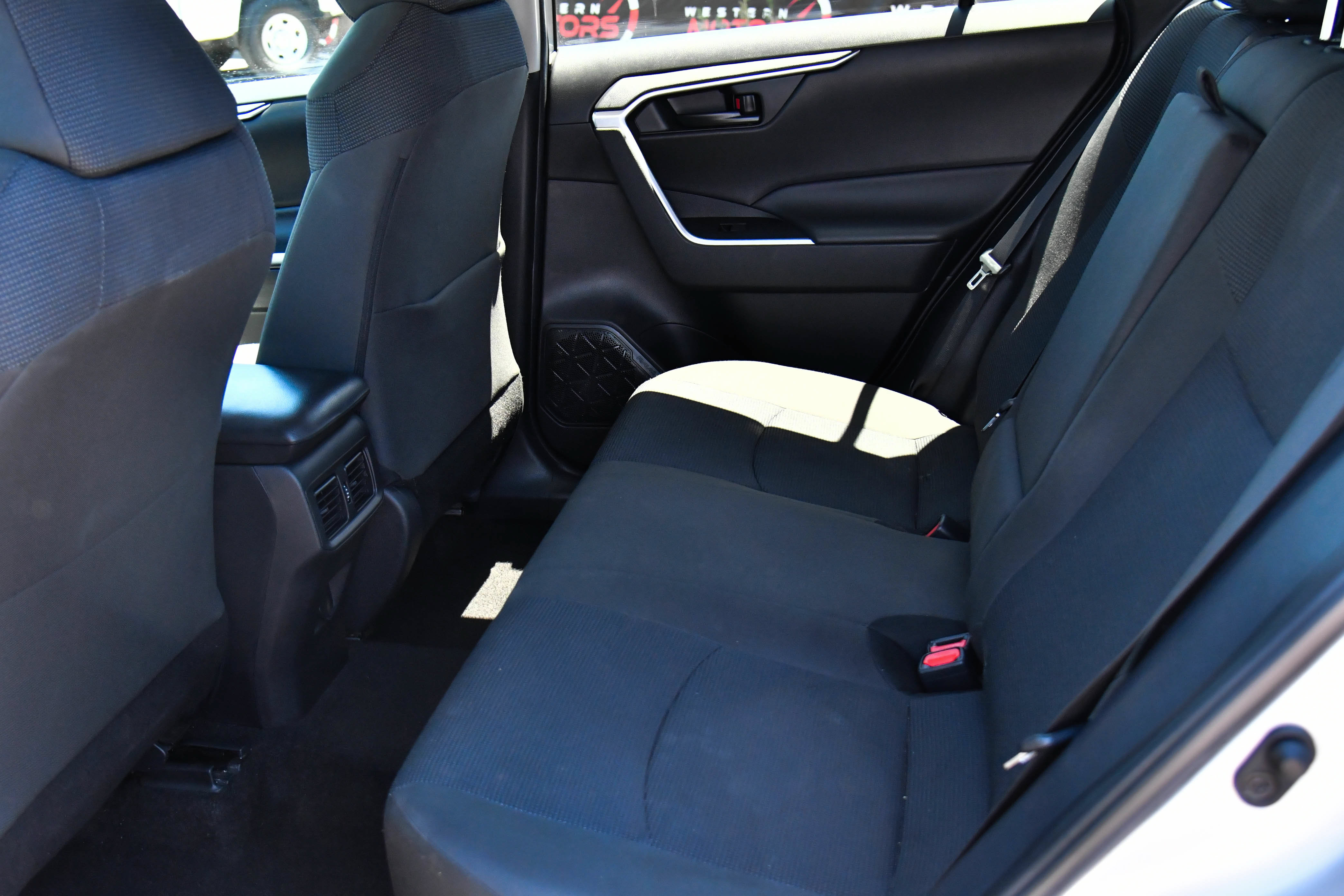 Used 2024 Toyota RAV4 LE AWD/4WD image 33