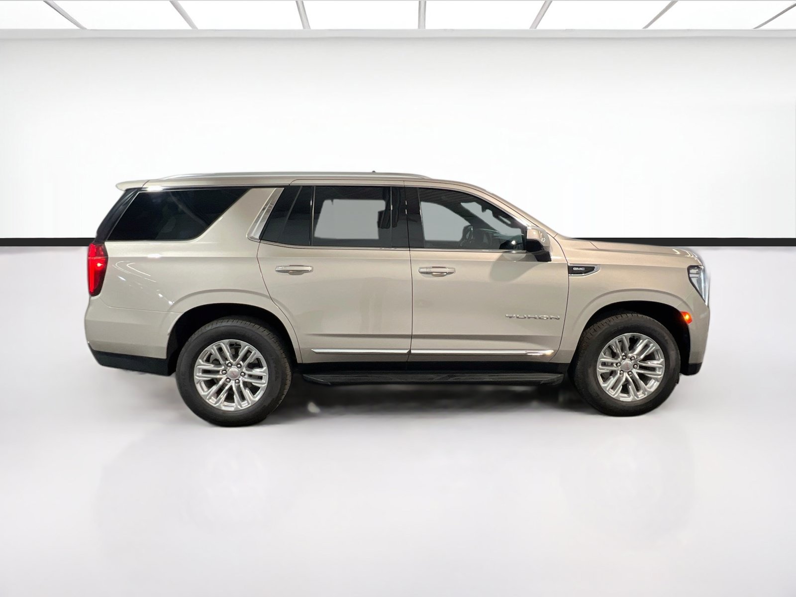 Used 2023 GMC Yukon SLT RWD image 25