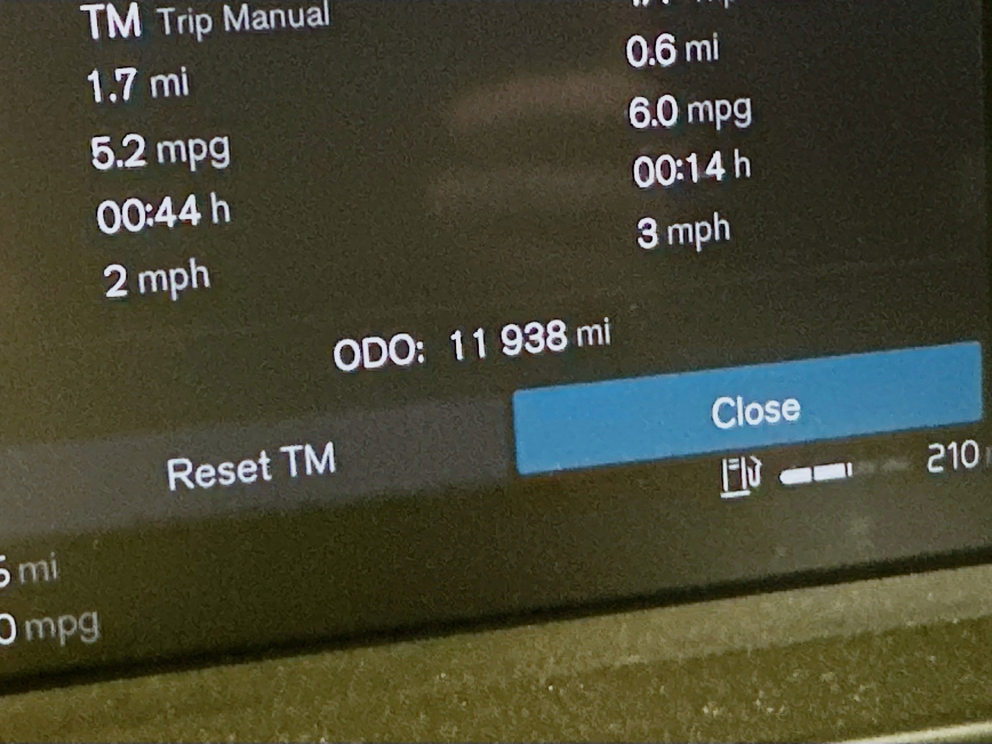 Used 2025 Volvo XC40 B5 Plus image 19