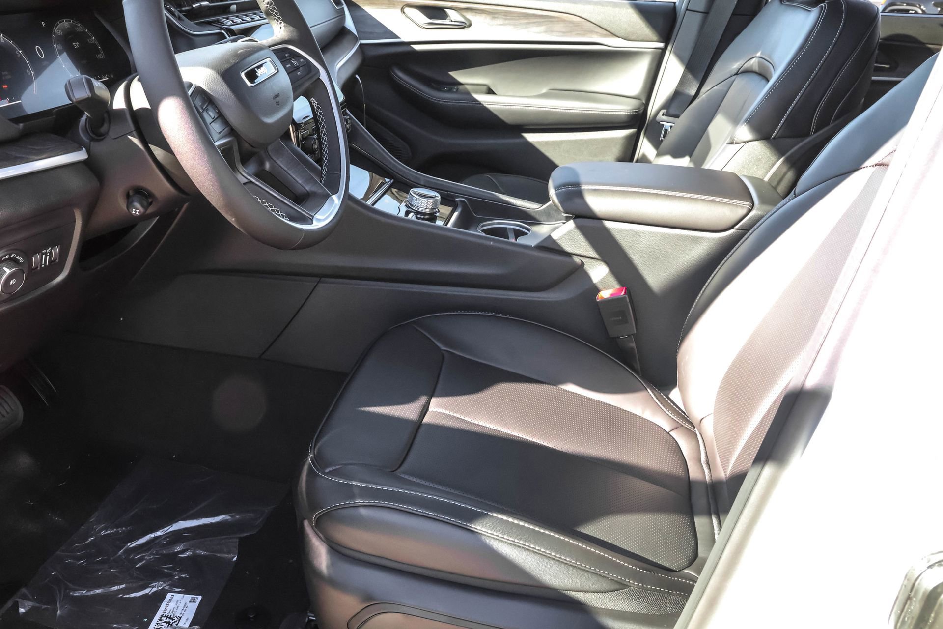 New 2025 Jeep Grand Cherokee L Limited w/ Black Appearance Package image 5