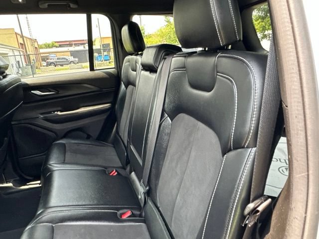 Used 2023 Jeep Grand Cherokee Altitude AWD/4WD image 16