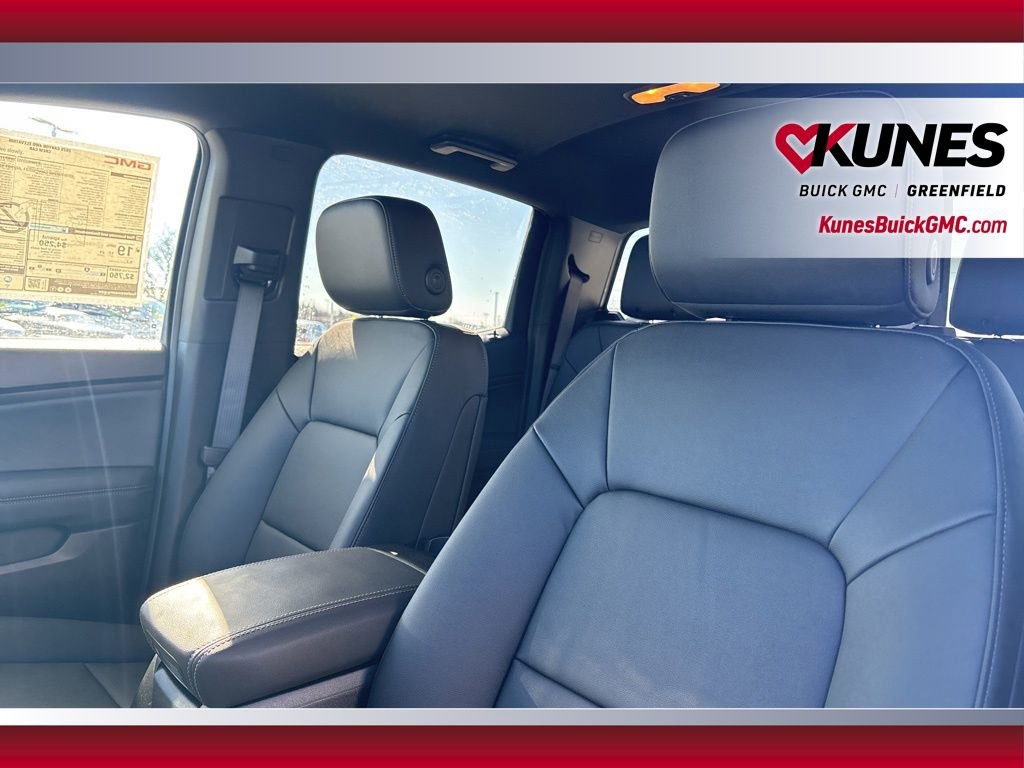 New 2025 GMC Canyon Elevation w/ Convenience Package image 17