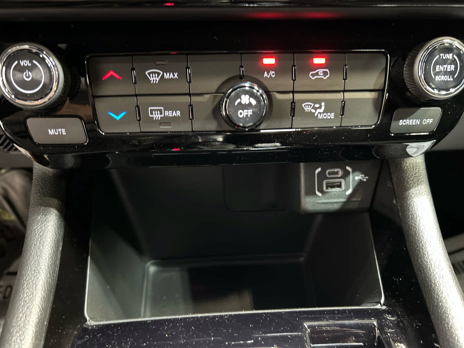 New 2026 Jeep Compass Latitude AWD/4WD image 18