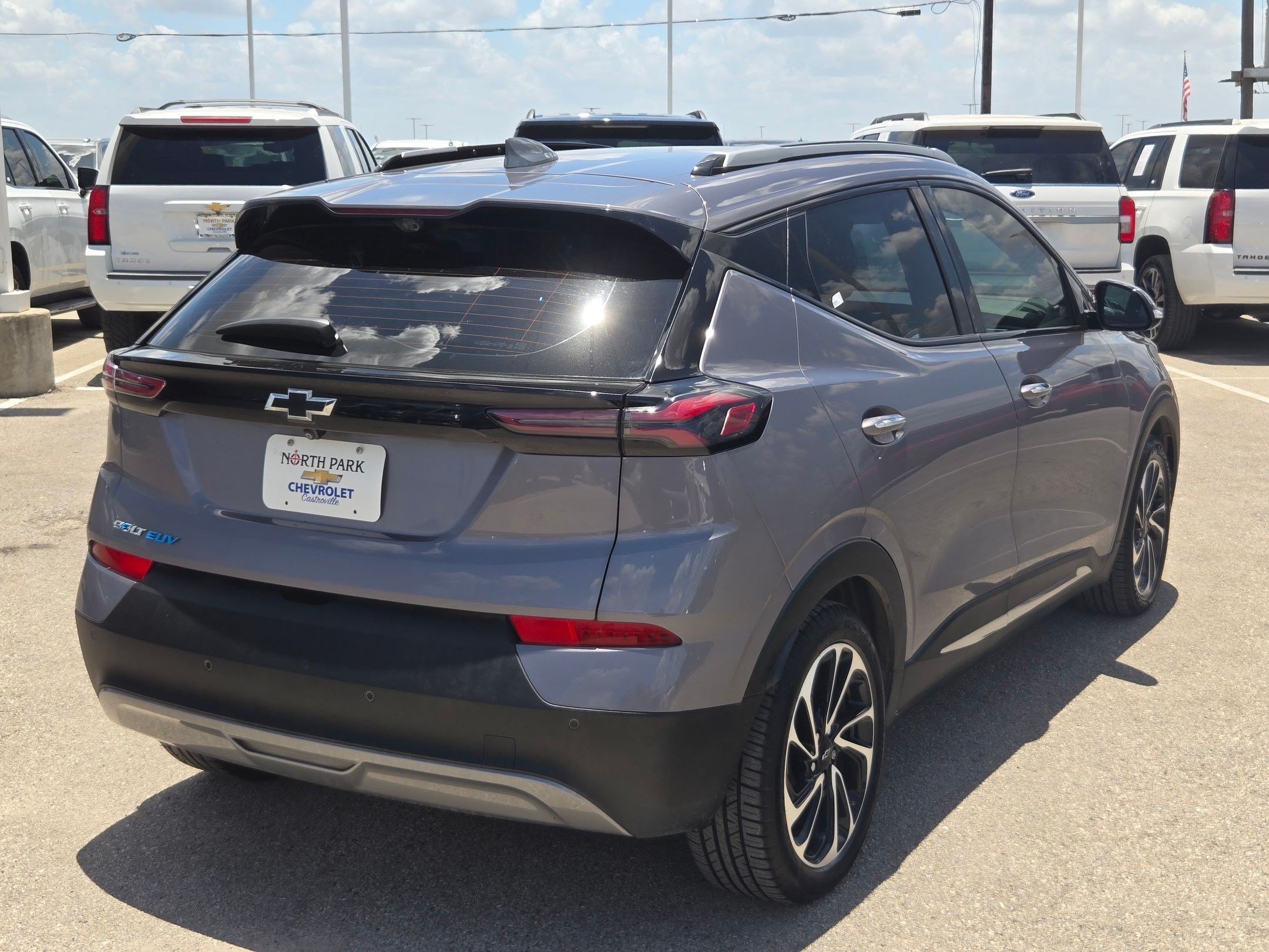 Used 2022 Chevrolet Bolt EUV Premier FWD image 3