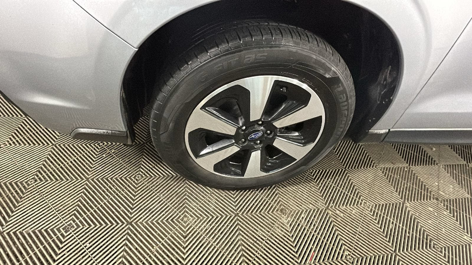 Used 2017 Subaru Forester 2.5i Premium AWD/4WD image 11