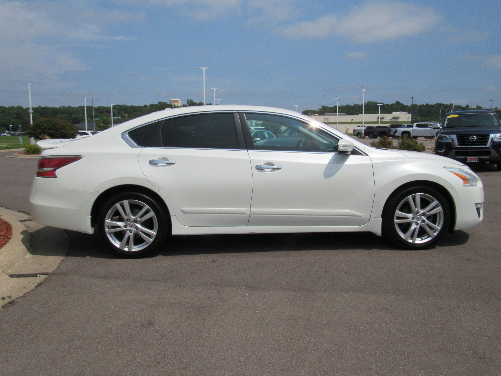 Used 2015 Nissan Altima 3.5 SL FWD image 5