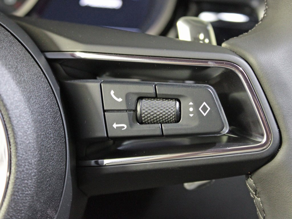 Used 2025 Porsche Macan image 26