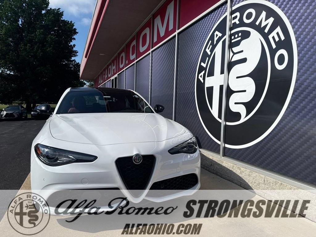 Used 2023 Alfa Romeo Giulia Veloce AWD/4WD image 1