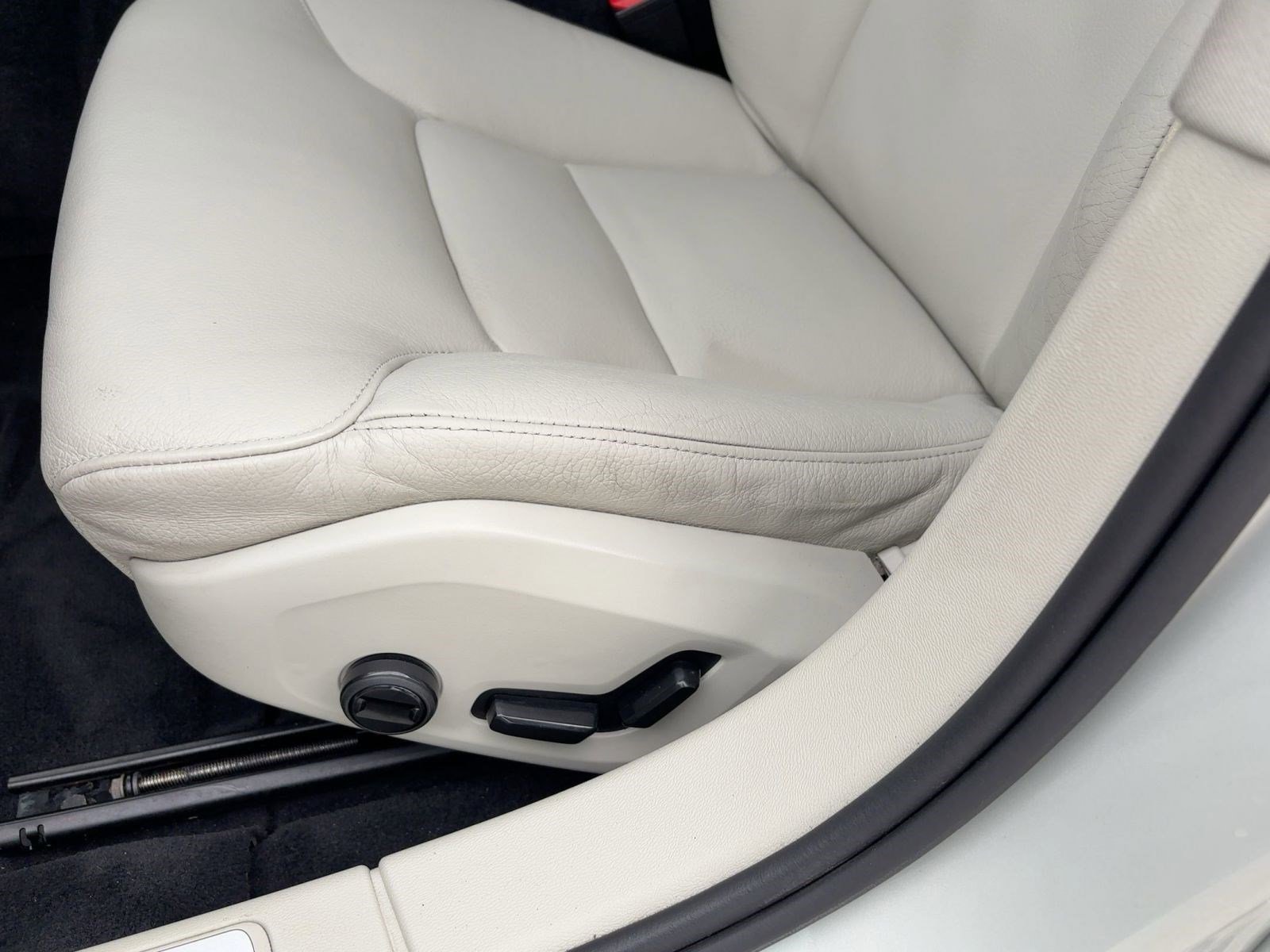 Used 2019 Volvo S60 T5 Momentum image 12