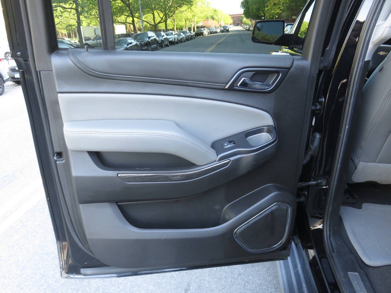 Used 2019 Chevrolet Suburban LT AWD/4WD image 32