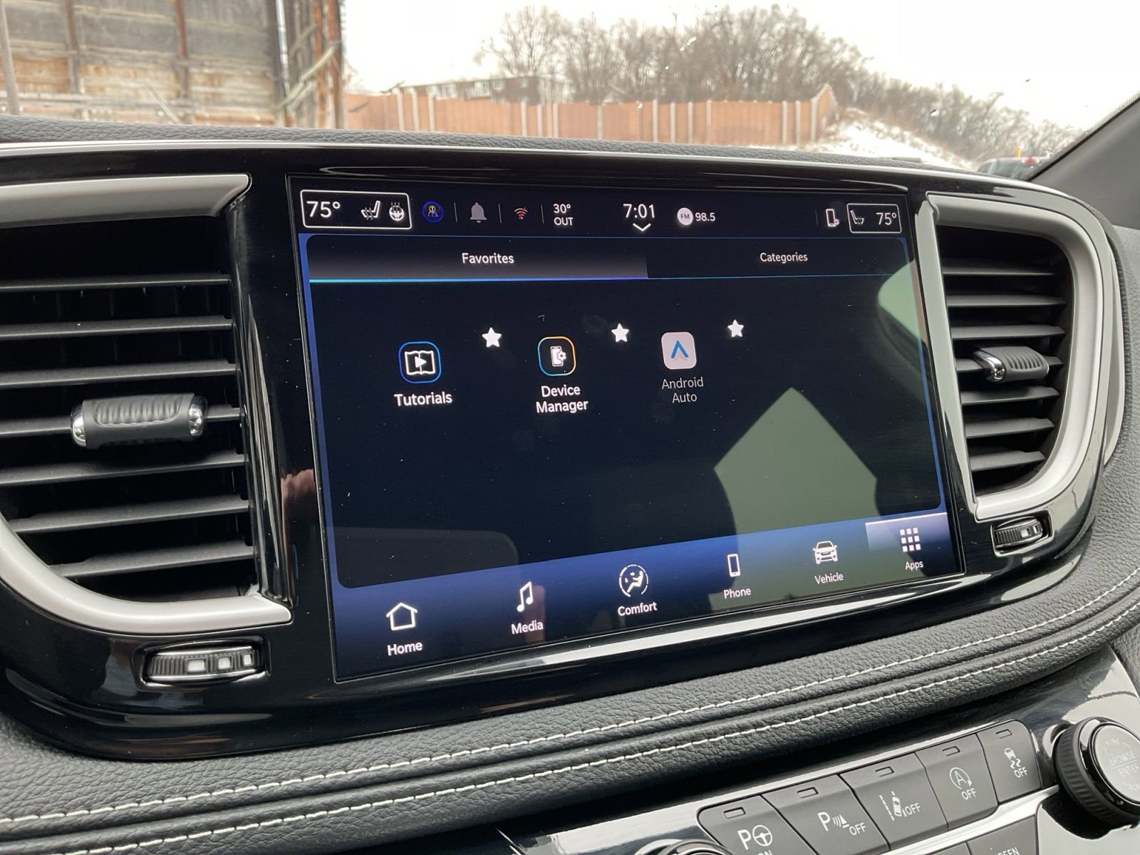 Used 2025 Chrysler Pacifica Select image 26