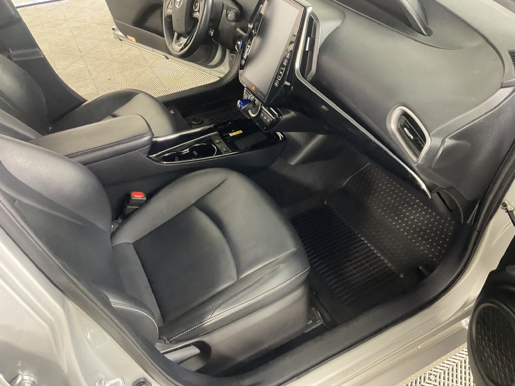 Certified 2022 Toyota Prius Prime Limited FWD image 23