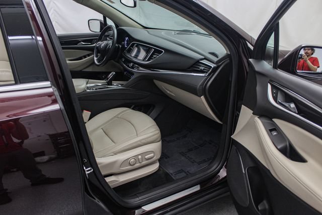 Certified 2018 Buick Enclave Essence FWD image 9