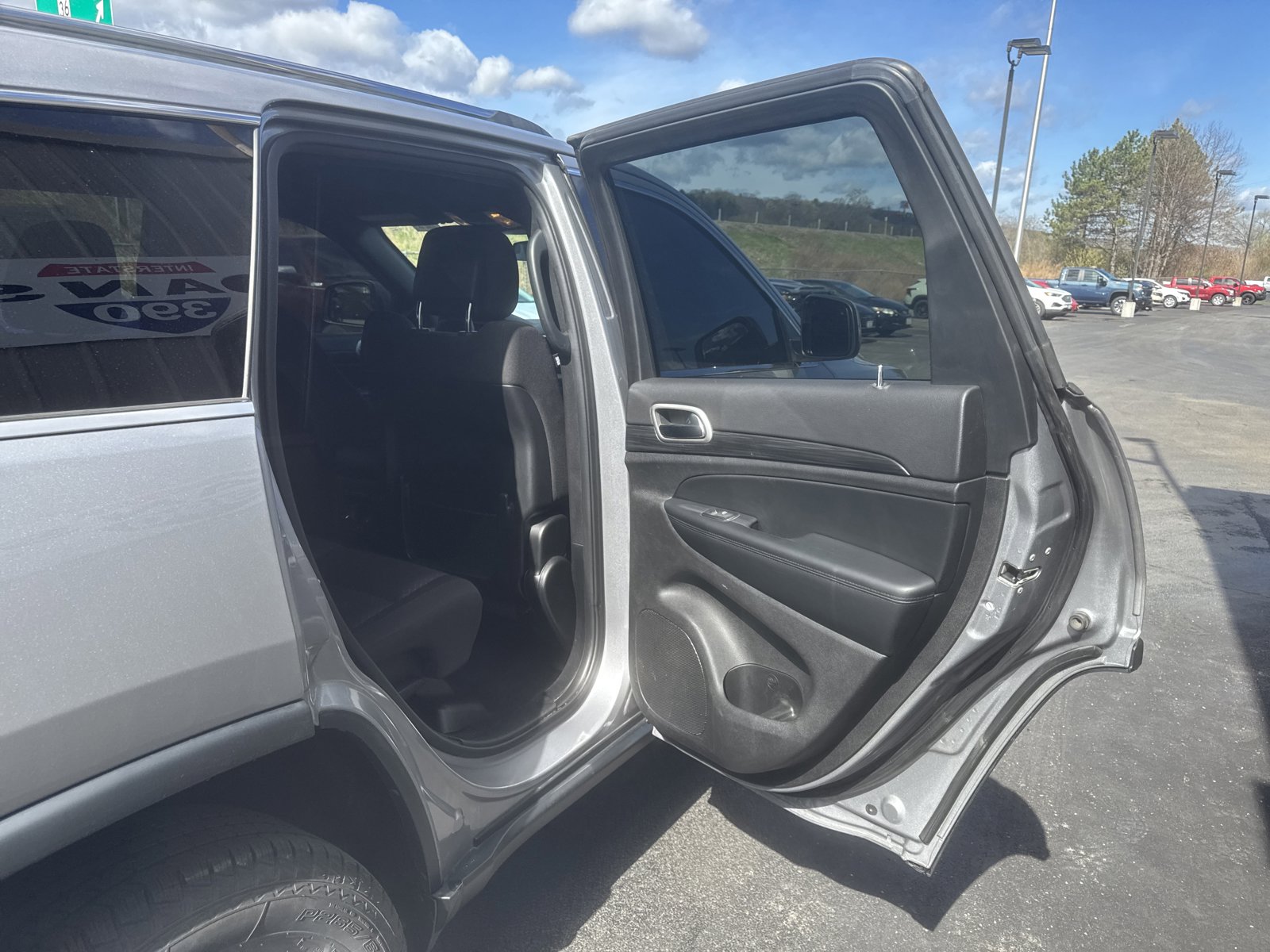 Used 2021 Jeep Grand Cherokee Laredo AWD/4WD image 7