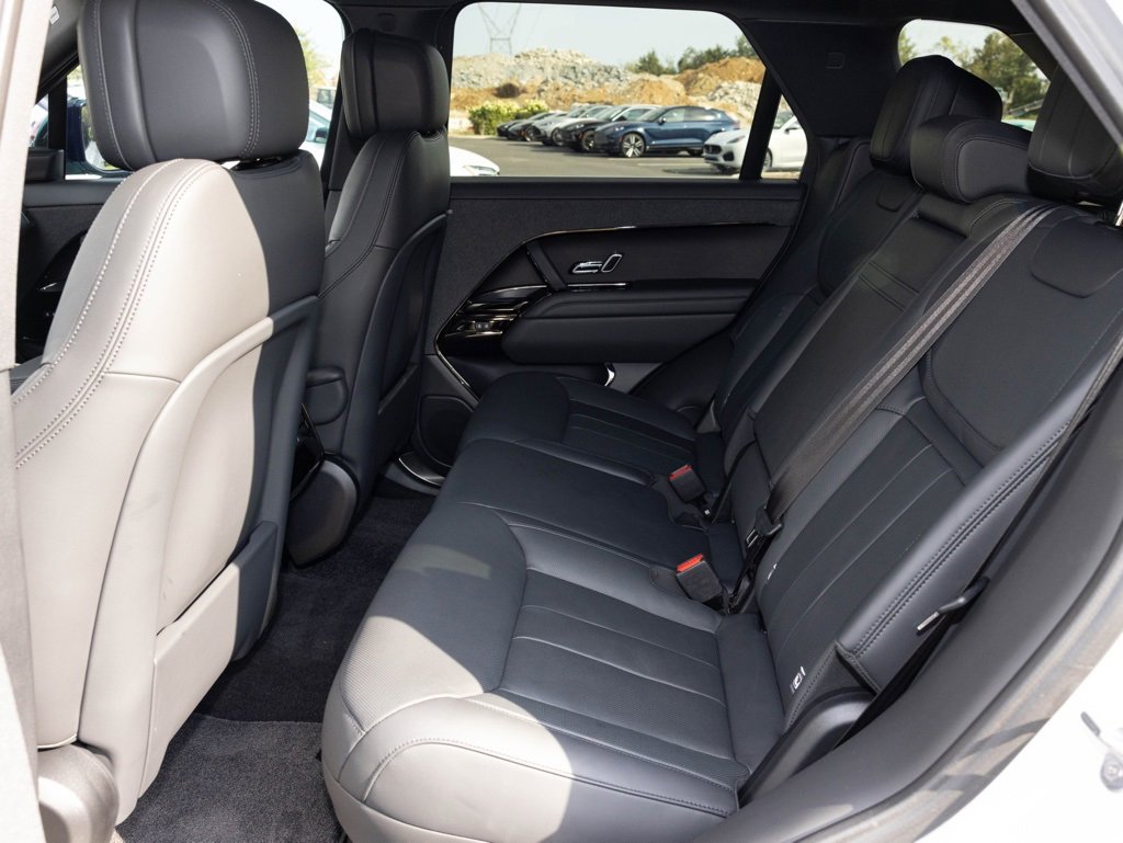 Used 2023 Land Rover Range Rover Sport SE Dynamic image 34