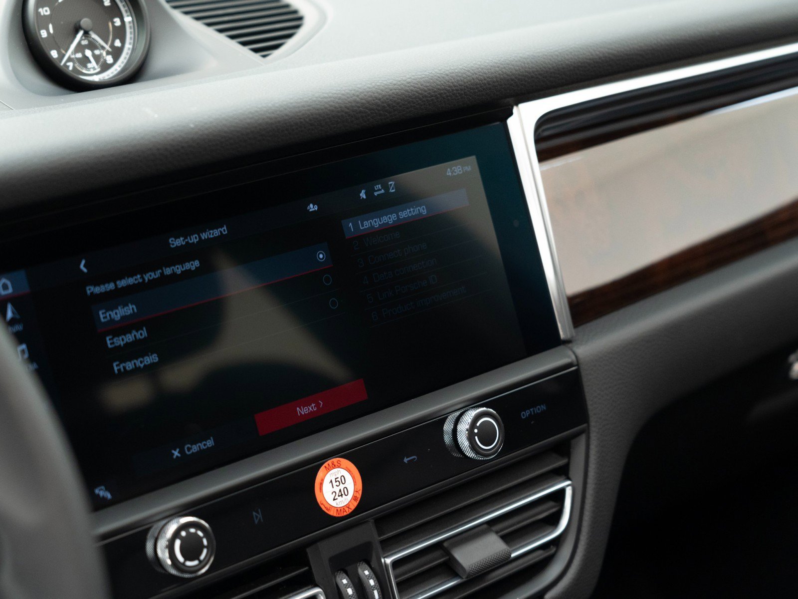 Certified 2025 Porsche Macan AWD/4WD image 25