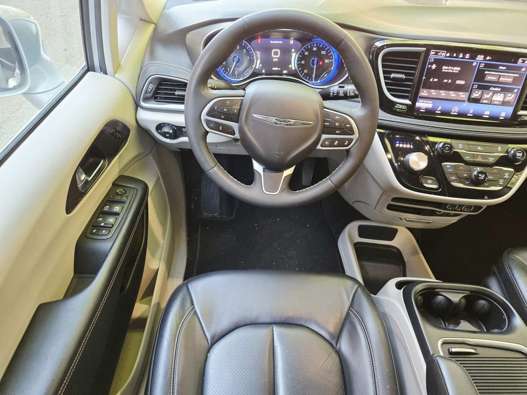 Used 2022 Chrysler Pacifica Touring-L AWD/4WD image 10