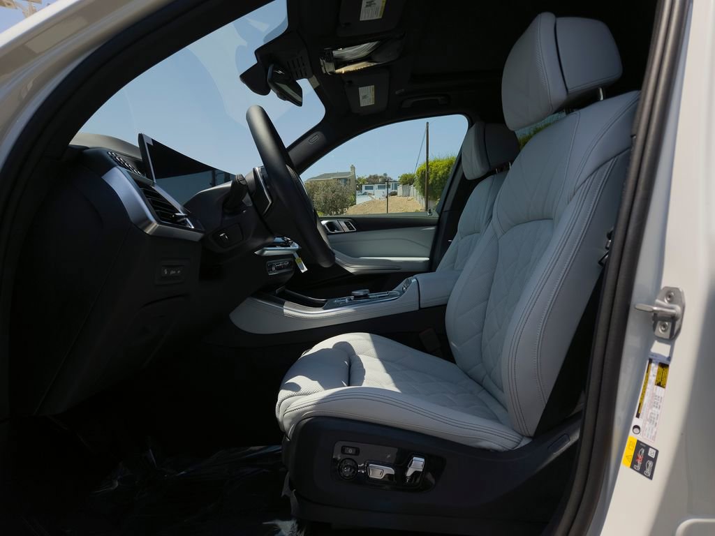 New 2026 BMW X5 xDrive50e w/ Climate Comfort Package AWD/4WD image 8