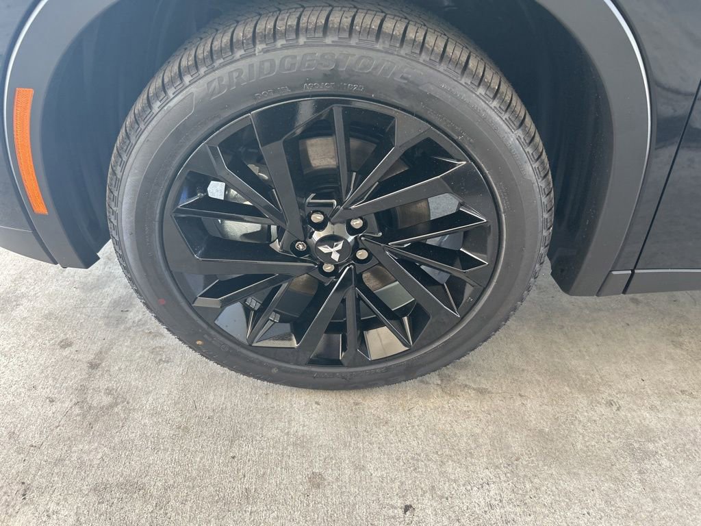 New 2025 Mitsubishi Outlander 4WD Plug-In Hybrid image 12