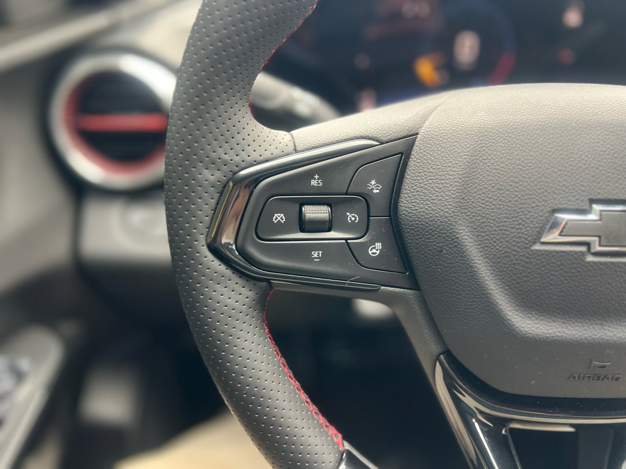 Used 2025 Chevrolet Trax RS w/ Driver Confidence Package image 28